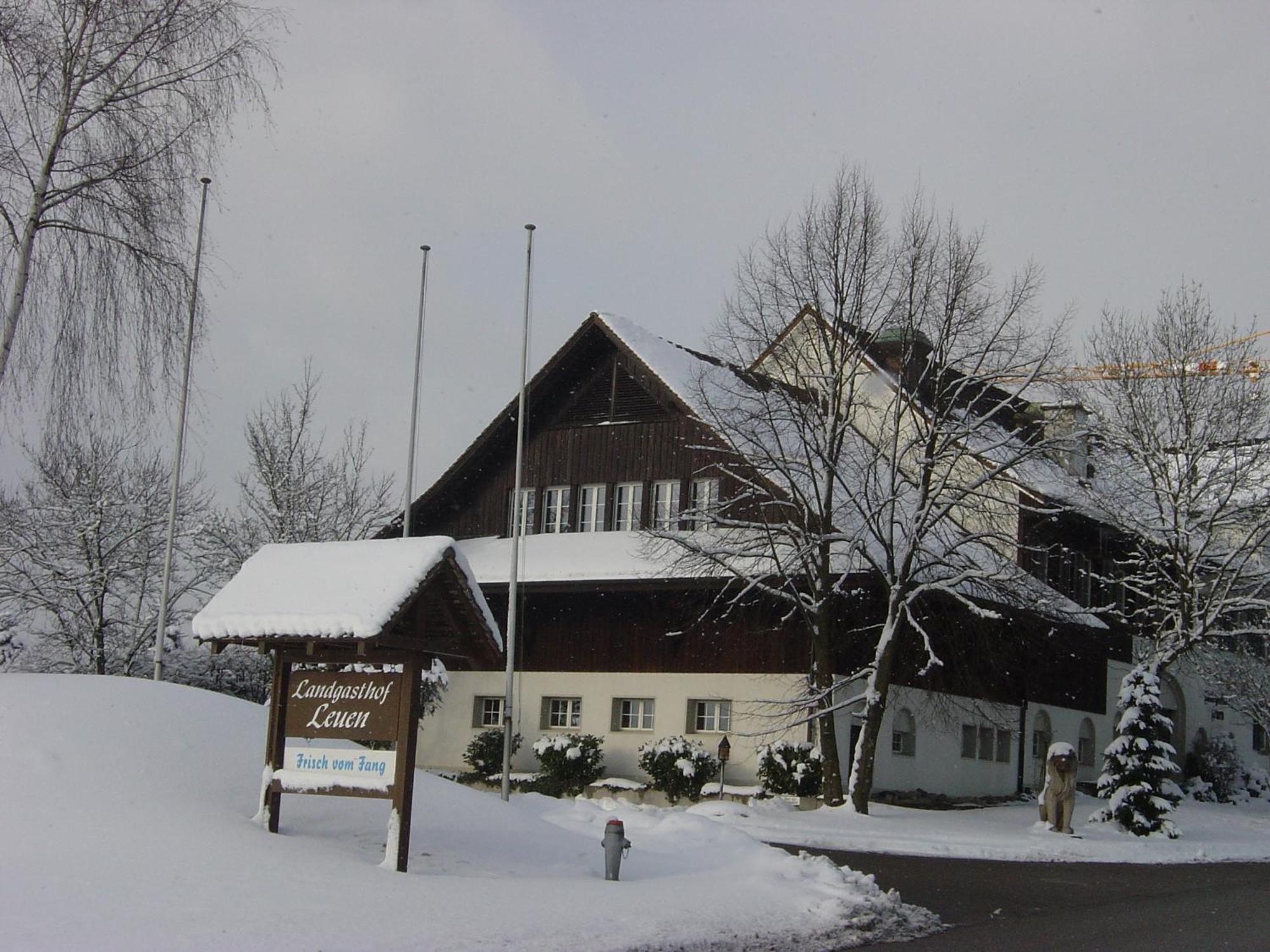 Landgasthof Leuen Uitikon エクステリア 写真